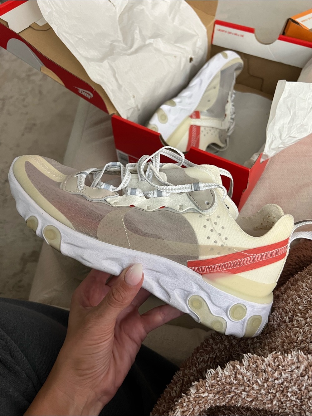 NIKE REACT ELEMENT 87